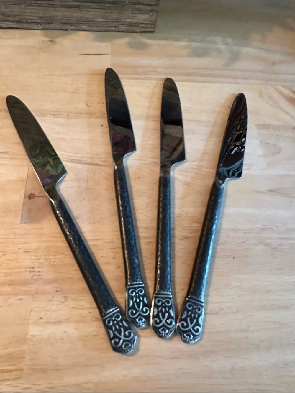 Gourmet Settings AVALON Stainless Hammered GS 18/10 Flatware4 Butter Knives